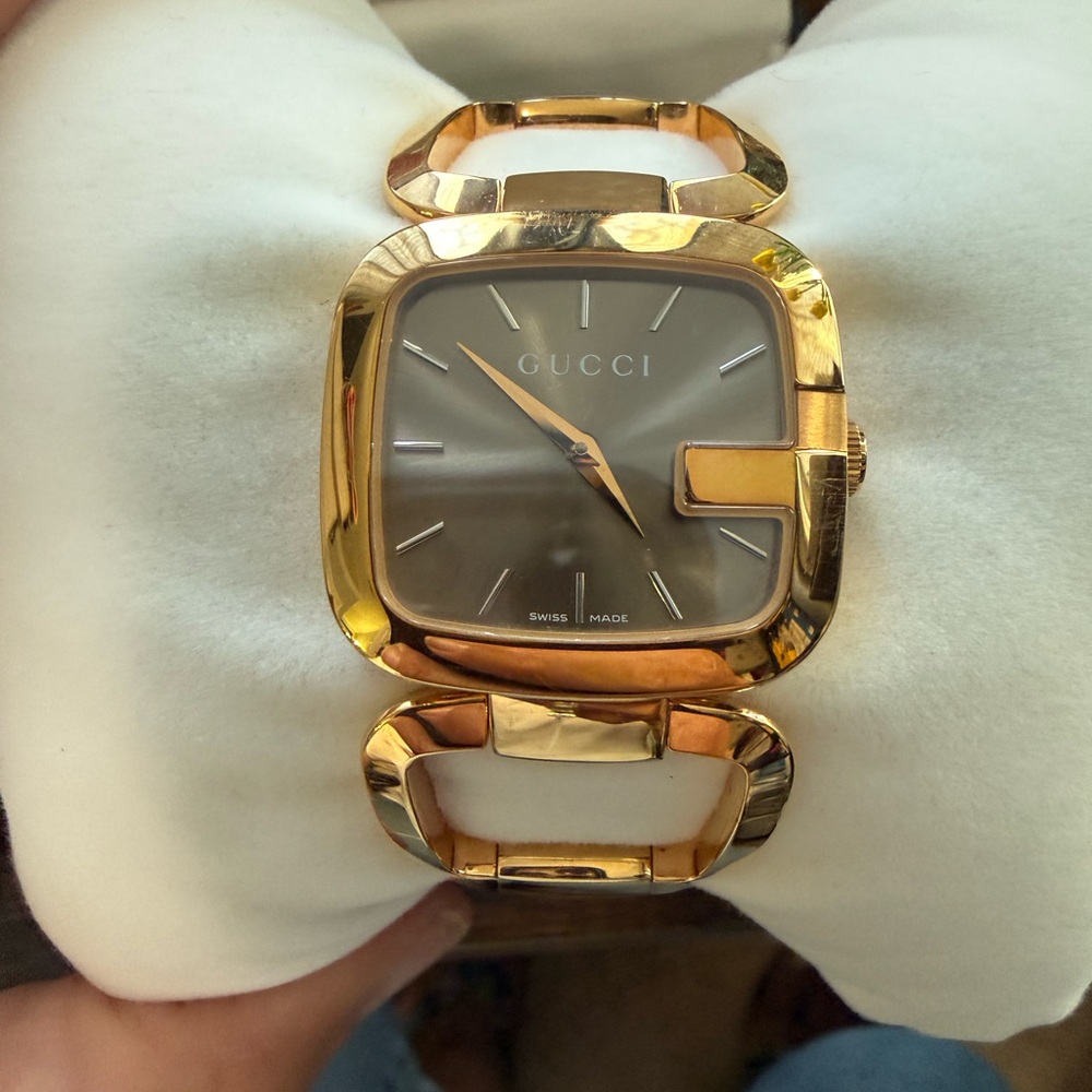Gucci Women's Gold 125.4 Square open link Watch - Picture 4 of 14
